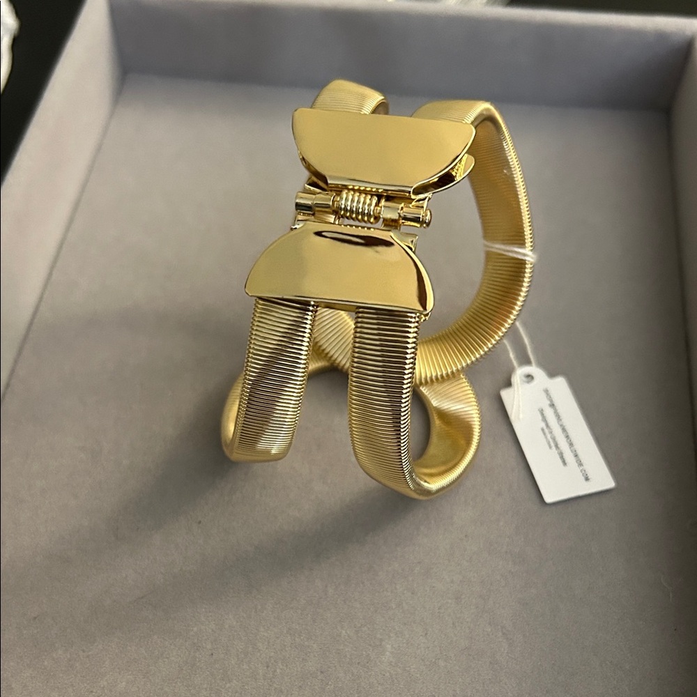 Gold Interlocking Cuff Bracelet - Picture 4 of 7